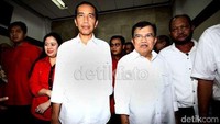 Saat tiba di KPU, Jokowi dan JK didampingi para ketum partai yang mendukung duet tersebut. (Foto: Dok. Detikcom)