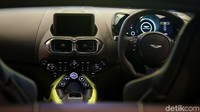 New Vantage pada seri ini juga merupakan mobil Aston Martin pertama yang memiliki Electronic Rear Diffferential (E-Diff).
