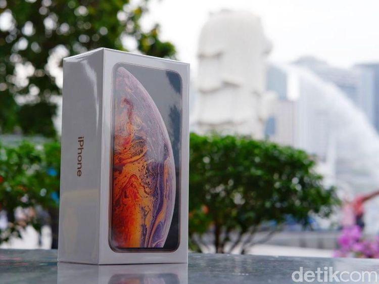 Menggenggam Ponsel Apple Termahal di Dunia