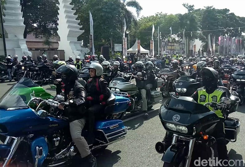 Ratusan Pengemudi Harley-Davidson Ratusan Harley-Davidson buat sesak Banyuwangi