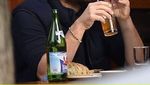 Tampannya Pose Makan Aktor dan Pemerhati Lingkungan, Leonardo DiCaprio