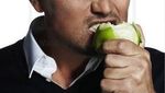 Tampannya Pose Makan Aktor dan Pemerhati Lingkungan, Leonardo DiCaprio