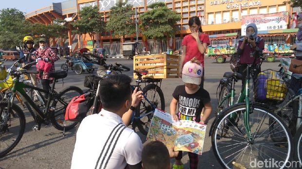 Ingin Anak-anak Doyan Baca Buku, Yunaz Bikin Perpustakaan Sepeda