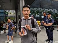 Antre Belasan Jam dan Hujan-hujanan Terbayar iPhone XS Max