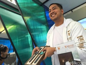 Tur Komedi ke Luar Negeri, Pandji Pragiwaksono Akan Bawa Jam Tangan Batik