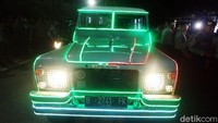 Mobil yang dinaiki Jokowi-Maruf tiba di kantor KPU, Jalan Imam Bonjol, Jakarta Pusat, pukul 19.50 WIB.