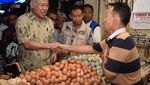 Menteri Perdagangan Enggartiasto Ternyata Sering Ke Pasar dan Doyan Keripik