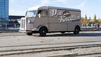 Di Berlin ada food truck yang sediakan pancake kentang. Pancake milik Dollen Knollen terbuat dari telur, garam, rempah, ham, pork, dan sayuran.  Foto: Tripadvisor