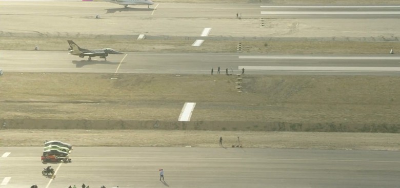 jet tempur, tesla, dan motor sport balapan. Foto: Reuters jet tempur, tesla, dan motor sport balapan. Foto: Reuters