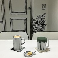 Bahkan peralatan makan dan menu yang disajikan menyerupai bentuk 2 dimensi. (Foto: Instagram/@ynd239.20_cafe)