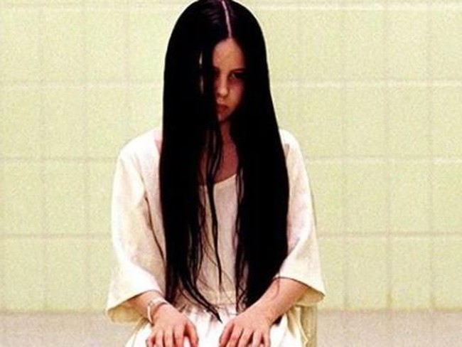 Peran Samara Morgan dalam film The Ring versi Amerika Serikat diperankan oleh Daveigh Chase. Ketika itu usianya masih 12 tahun. Meski tidak ada dialog, kehadirannya sukses bikin takut para penonton. (Foto: Instagram/@daveighc)