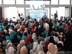 Isi Kuliah Bareng Sandiaga, Zulhas Ajak Mahasiswa Beri Suara di TPS