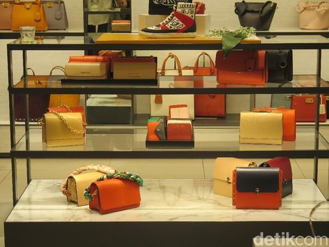 Charles & Keith Rilis Koleksi Redefine yang Lebih Boyish dan Milenial 