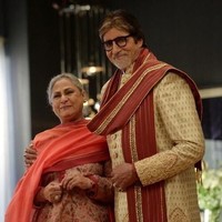 Seperti dilansir dari Hindustan Times, Amitabh dan Rekha menjalani hubungan rahasia dengan bertemu di sebuah bungalow milik teman Rekha. Tak ada yang tahu tentang perselingkuhan antara Amitabh dan Rekha. Hingga akhirnya hubungan terlarang mereka terkuak di media. (Foto: Instagram)