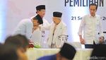 Momen Sandiaga Cium Tangan Maruf Amin di Pengambilan Nomor Urut