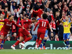Ini adalah gol pertama Joel Matip untuk Liverpool di Anfield setelah bergabung dengan klub tersebut musim panas 2016. Matip gembira sekali merayakan gol ini. (Phil Noble/Reuters)