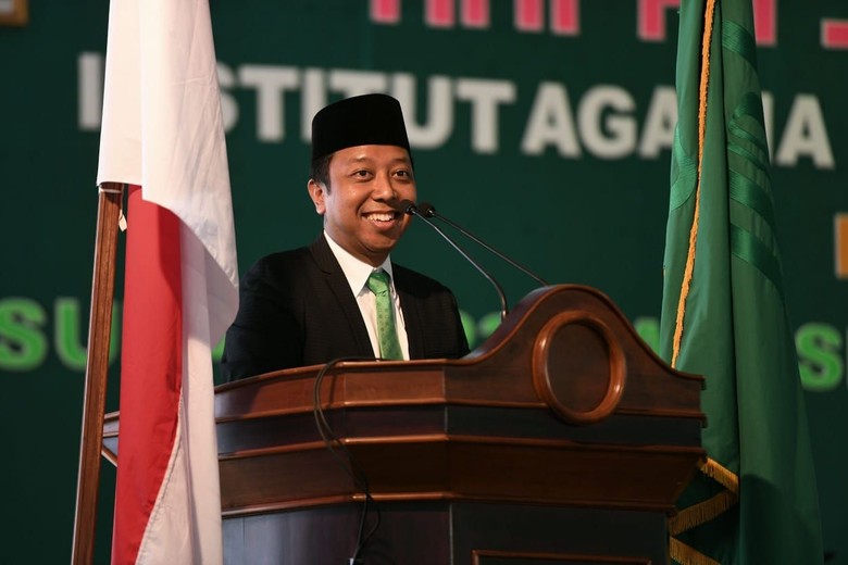 Kepada Wisudawan, Rommy Cerita Soal Kesuksesan Via Vallen Kepada Wisudawan, Rommy Cerita Soal Kesuksesan Via Vallen