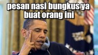 Lihat gaya Obama saat menelpon ini santai banget ya. Ternyata ia sedang pesan nasi bungkus. Foto: Istimewa
