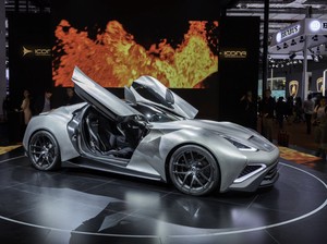 Layaknya Pesawat Luar Angkasa Mobil Ini Berbekal Titanium