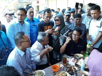 5 Momen Kulineran Soto ala Politisi, Ganjar Pranowo hingga Jokowi