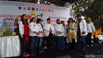 Saat Maruf Amin Diserbu Perempuan Pendukungnya