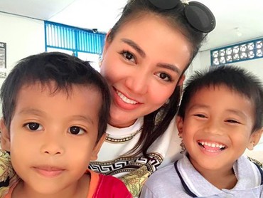 So Sweet! Kebersamaan Bella Shofie dengan Anak-anak