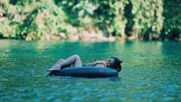 Ratu Felisha seperti berada di pulau tak berpenghuni. Foto: Instagram Ratu Felisha