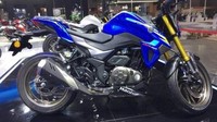 DR300 ini tak seperti GSR250F (Inazuma) yang berkonsep touring melainkan menjadi sebuah naked bike streetfighter. Dengan ubahan yang disematkan, motor lebih mirip dengan Suzuki GSR750 atau GSX-S1000.Foto: Pool (newsmotor.com)