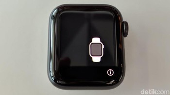 Apple Watch Series 4 punya layar lebih jumbo. (Foto: detikINET/Adi Fida Rahman)