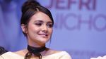 Ratu Felisha Seksi di Derawan, Senyum Manis Amanda Rawles