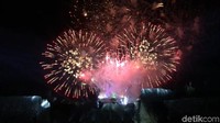 Wisatawan yang datang ke Bali dan GWK malam ini pun mendapat suguhan pertunjunjukan luar biasa (Haris/detikTravel)
