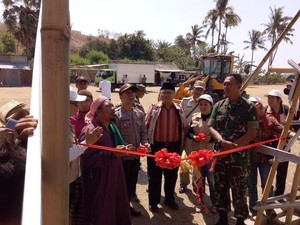 TNI Bantu Korban Gempa NTB Lewat Trauma Healing hingga Bangun Rumah
