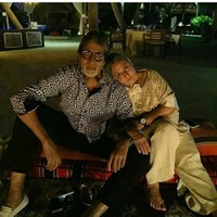 Keduanya menyangkal perselingkuhan itu, tetapi jelas diketahui bahwa mereka saling berkencan. Dalam salah satu wawancara, sutradara Yash Chopra menegaskan dan mengonfirmasi hubungan asmara antara Amitabh dan Rekha. (Foto: Instagram)
