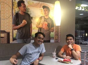 Remaja yang Buat Poster Iklan Palsu di Restoran, Justru Dapat Cek Sebesar Rp 371 Juta!