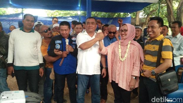 Klaim Menang PSU Pilwalkot Cirebon, Azis-Eti Sujud Syukur