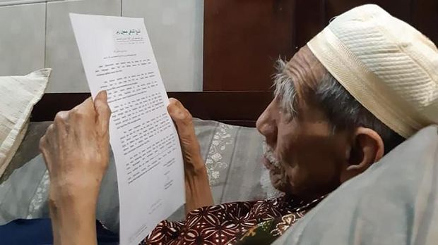 Mbah Moen Minta Mifttahul Akhyar Jadi Rais Aam PBNU