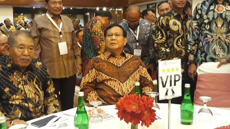 Ditemani Titiek Soeharto, Prabowo Hadiri Acara Bedah Buku Ditemani Titiek Soeharto, Prabowo Hadiri Acara Bedah Buku