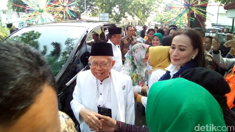 Maruf Amin dan Istrinya Hadiri Deklarasi Dukungan Perempuan Maruf Amin dan Istrinya Hadiri Deklarasi Dukungan Perempuan