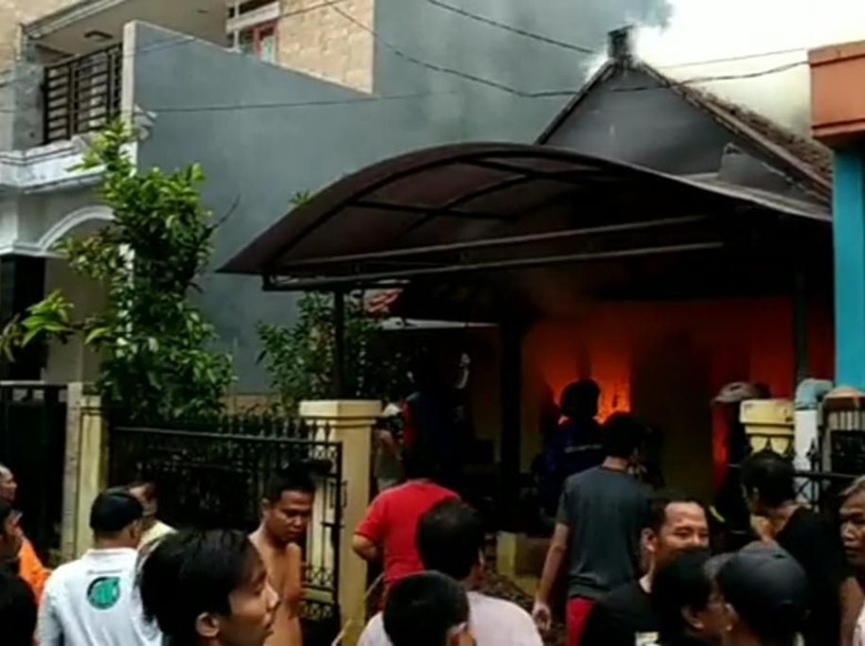Usai Puting Beliung, Dua Rumah di Soreang Terbakar Usai Puting Beliung, Dua Rumah di Soreang Terbakar