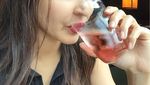 Manisnya Pose Makan Anushka Sharma yang Lama Jadi Vegetarian