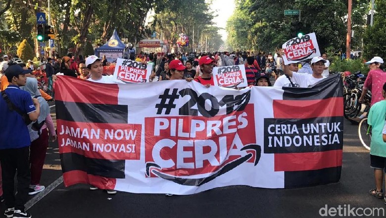 Kampanye 2019PilpresCeria di Surabaya, Bunga dan Stiker Dibagikan Kampanye 2019PilpresCeria di Surabaya, Bunga dan Stiker Dibagikan