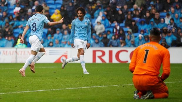 Ilkay Guendogan mengakui beban lebih besar dirasakan Manchester City dibandingkan Liverpool. (