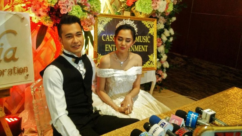 Eza Gionino dan Istri Ingin Bulan Madu ke Jepang, Tapi... Eza Gionino dan Istri Ingin Bulan Madu ke Jepang, Tapi...
