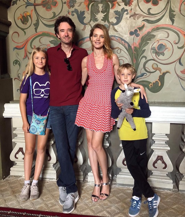 Dari hubungannya dengan Antoine Arnault, Natalia Vodianova dikaruniai dua anak laki-laki, Maxim dan Roman. Dalam akun media sosialnya, Natalia kerap memperlihatkan keakraban Antoine dengan anak-anaknya dari pernikahan sebelumnya. (Foto: Getty Images, Dok. Vogue)