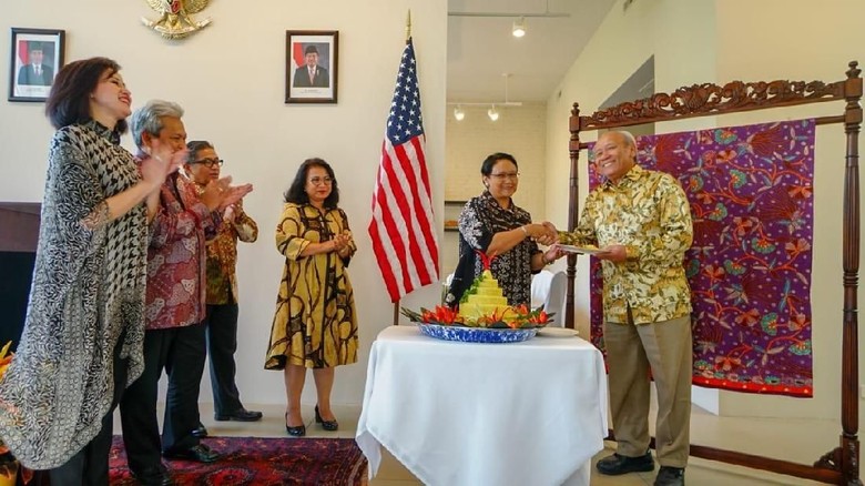 Menlu Retno Resmikan Gedung KJRI di Chicago Menlu Retno Resmikan Gedung KJRI di Chicago