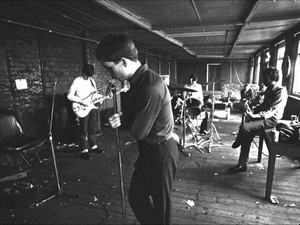 Perjalanan Karier Joy Division Akan Dibukukan