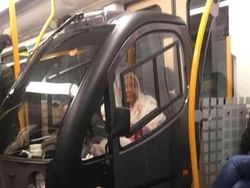 Potret Lucu Pengguna Kereta di Seluruh Dunia