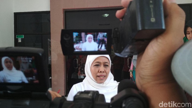 Khofifah: Tahun Depan SMA/SMK Gratis, GTT-PTT Terima Tunjangan Khofifah: Tahun Depan SMA/SMK Gratis, GTT-PTT Terima Tunjangan