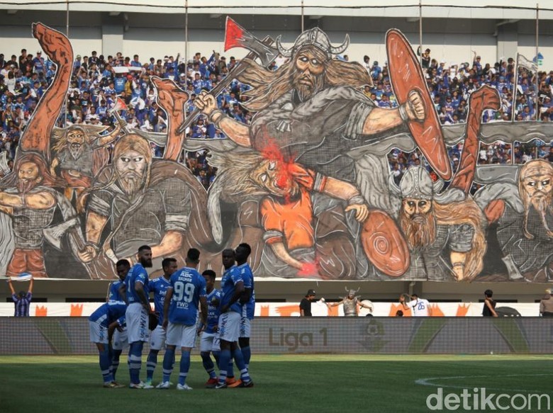 Polisi Amankan Sejumlah Bobotoh Terlibat Pengeroyokan di GBLA Polisi Amankan Sejumlah Bobotoh Terlibat Pengeroyokan di GBLA