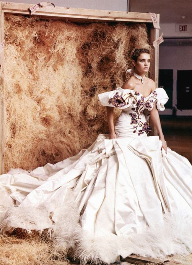 Sosok Natalia Vodianova kerap disebut sebagai Cinderella di dunia nyata. Salah satu top model dunia asal Rusia ini memiliki kisah hidup mirip tokoh dongeng putri Disney tersebut. (Foto: Getty Images, Dok. Vogue)